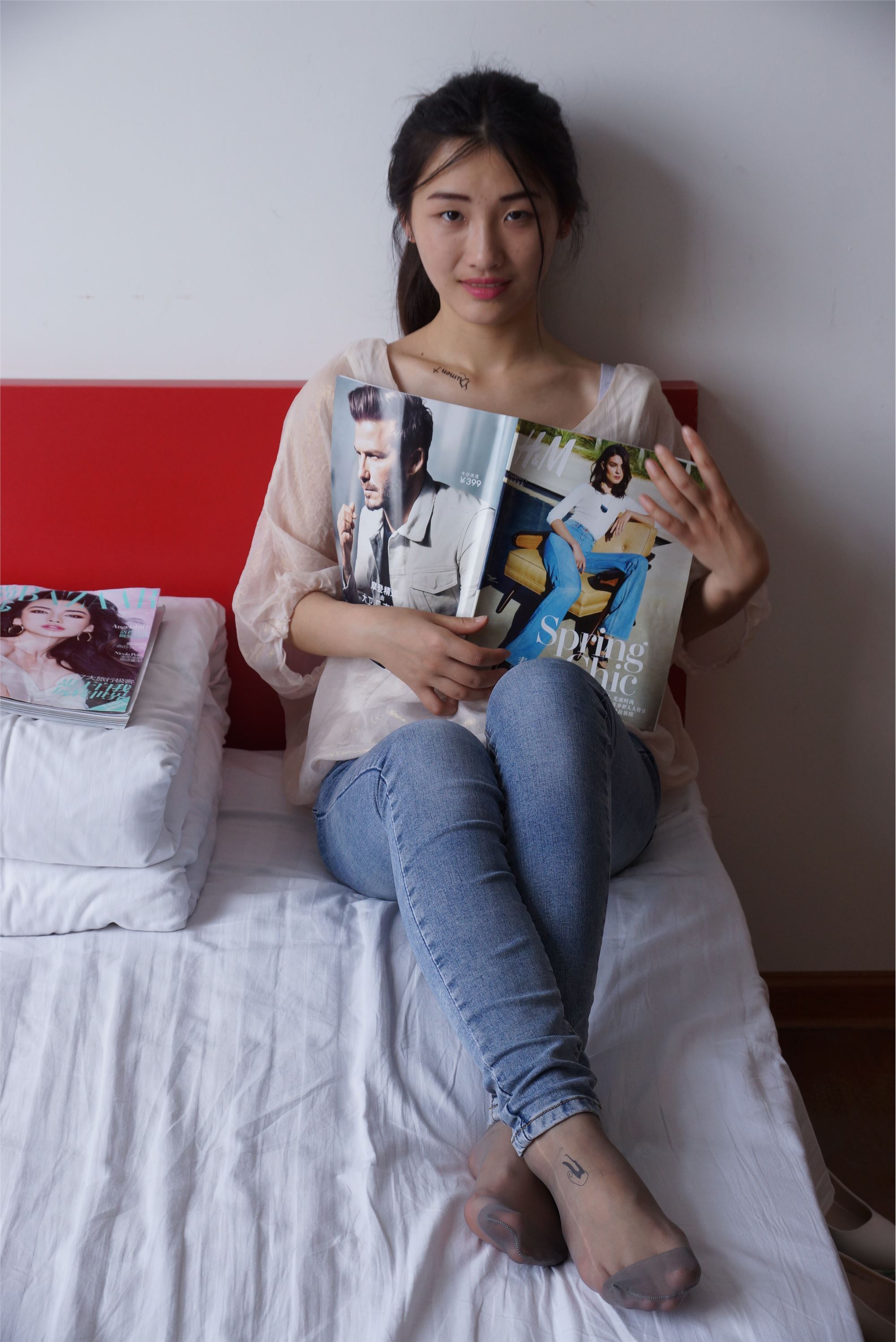 自由摄影 No.005 惬意的周末经典短灰丝陪你看看书